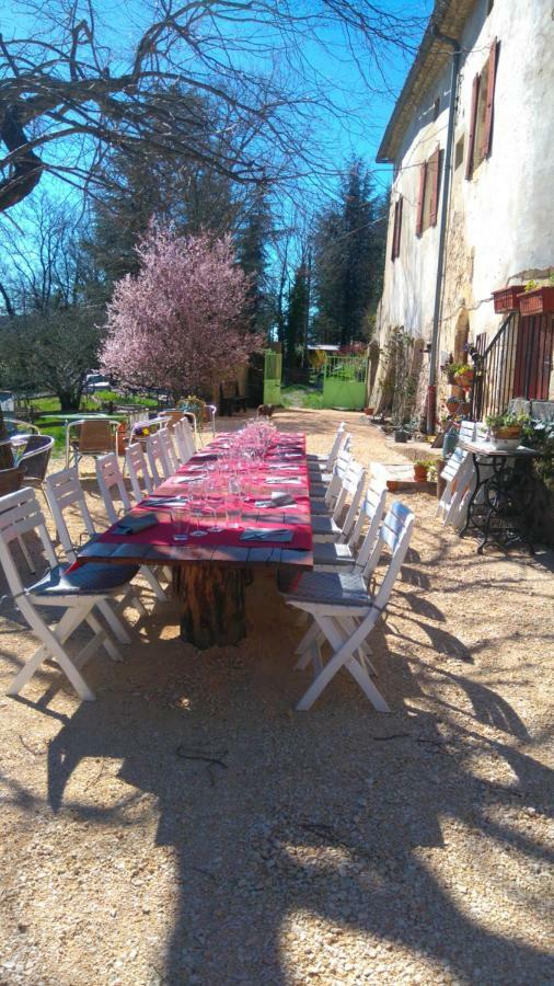 Gites La Ferme Accrochee A La Colline Lagorce  Exterior photo